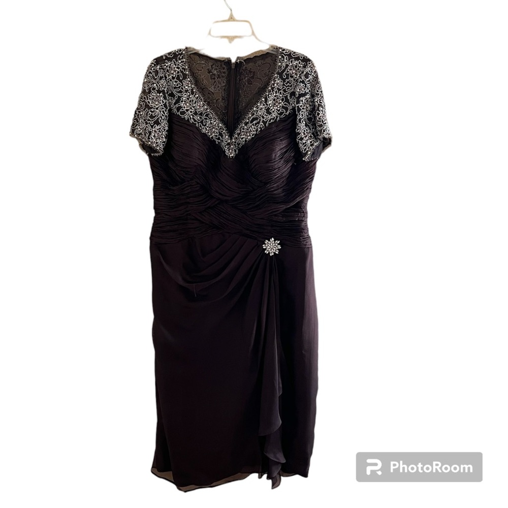 ◻️JEAN DE LYS: Women’s size 20, plum short sleeve long evening dress w/sequins◻️